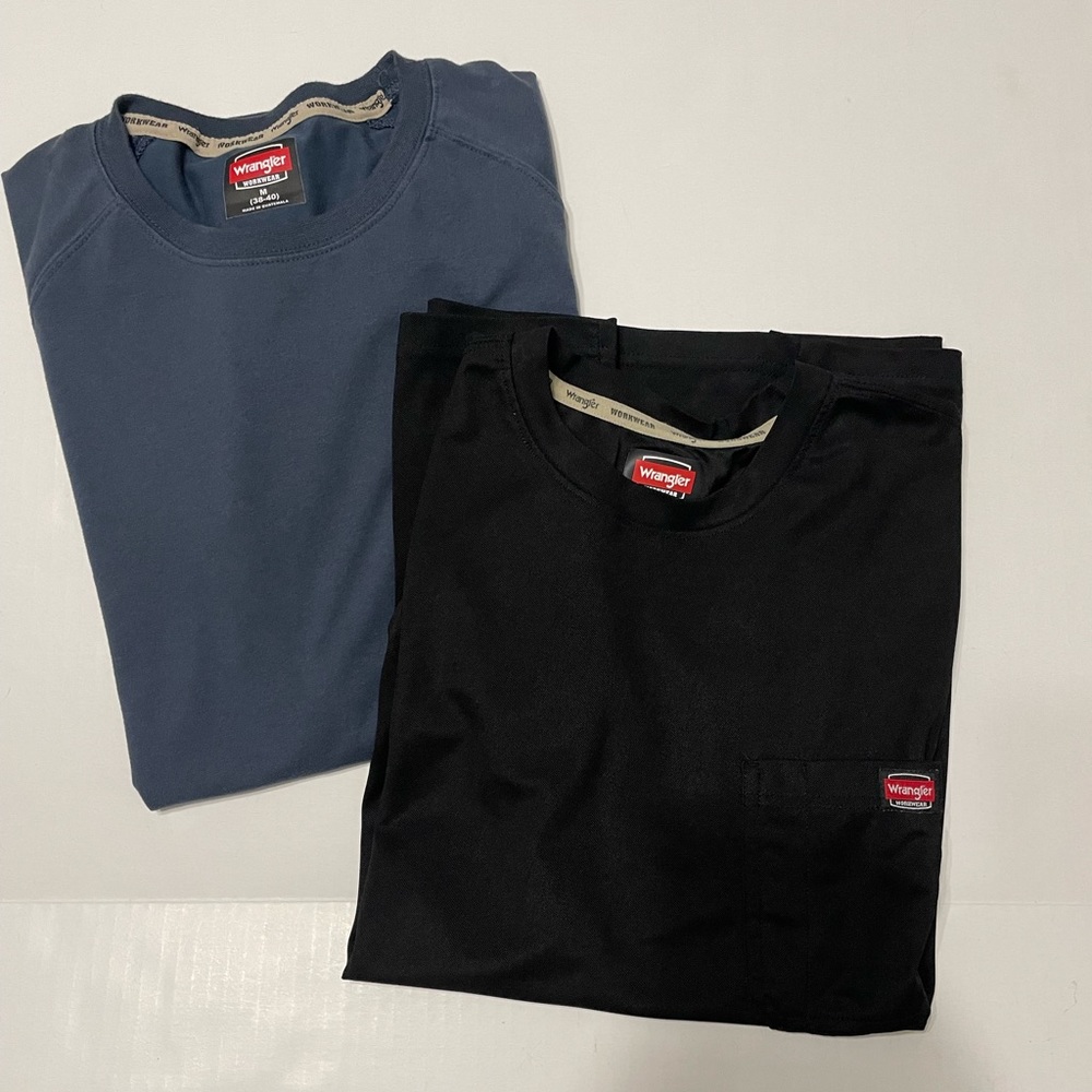 Set of 2 Men’s Medium Wrangler Workwear shirts